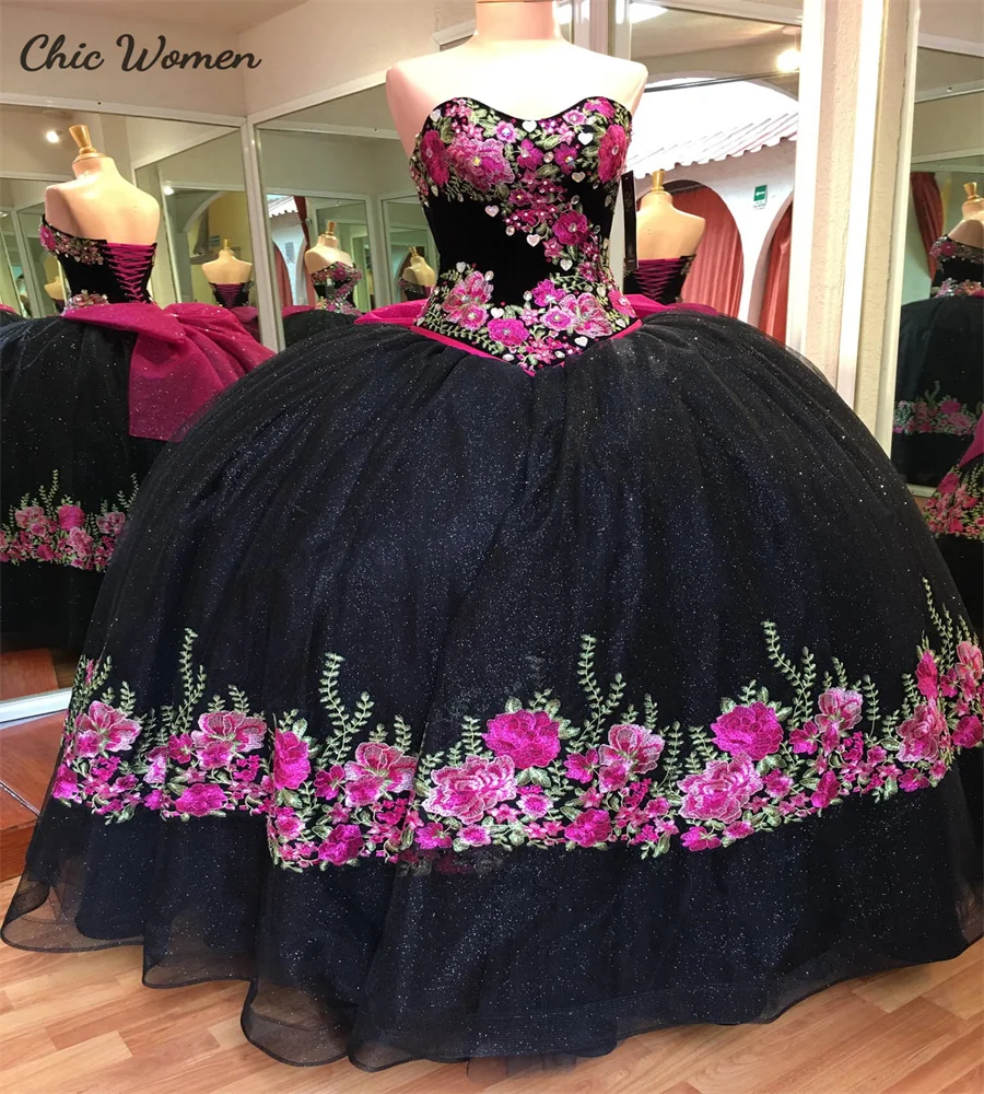 Mexikanisches Thema schwarz quince anera kleider charro 2024 luxus blume vestido de xv 15 anos sechzehn geburtstags feier kleid hot pink schleife