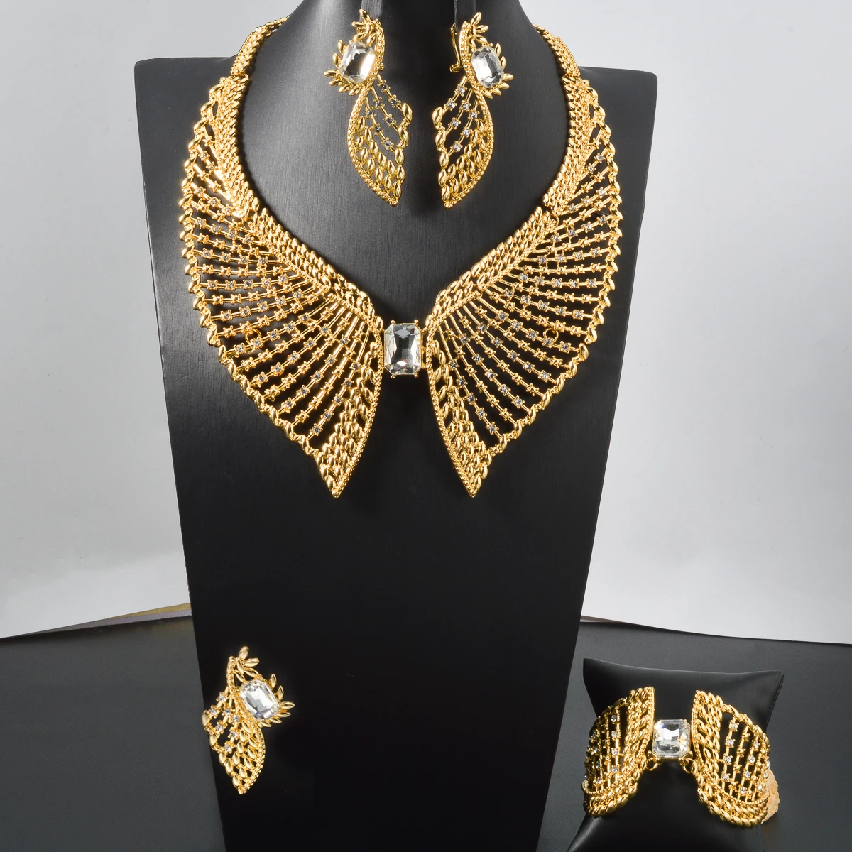 

4pcs Set Wedding Jewelry Set Hollowed-out Butterfly Necklace Bracelet Earrings Ring Set Bride 18K Gold Plated Accessories