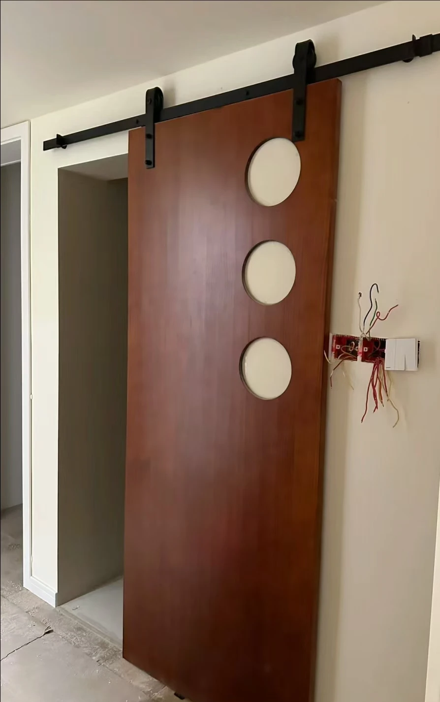 TOMA Wood Interior Sliding Slab Barn Door Manufactured Wood Barn Soundproof Interior Sliding Door