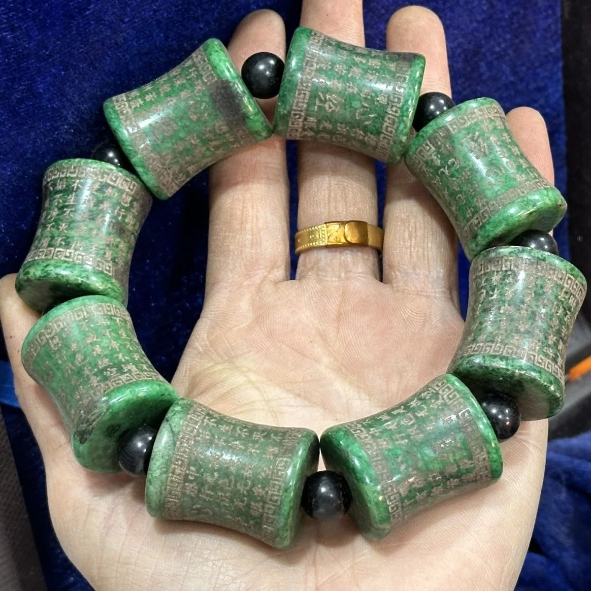 

1pcs Chinese Old Green Jade Hand Carved Statues *Heart Meridian Xin Jing* Large Beads Bracelet Statues