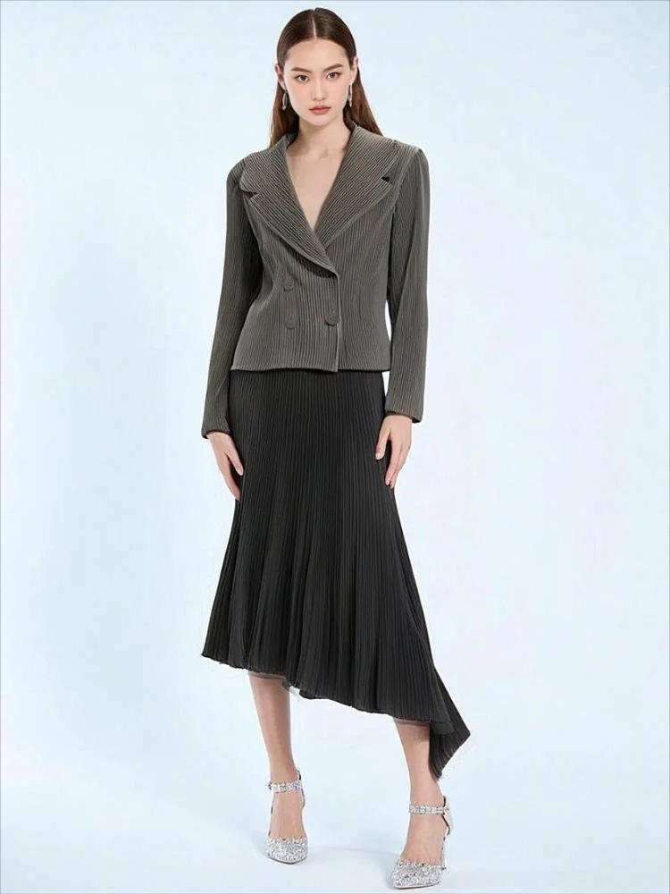 

Miyake Fold Spring and Autumn New Style 2025 Simple Solid Color Fold Two Button Small Suit Coat Temperament Top Women's Pleat