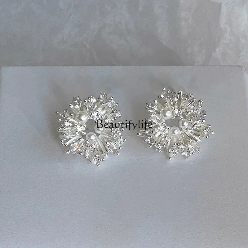 

Bright fireworks pearls exquisite autumn and winter high-end sense unique atmosphere temperament earrings