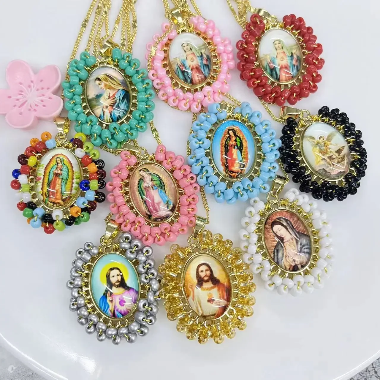 

1pc Europe and the United States vintage copper plated 18k pearl necklace pendant Portrait of the Virgin Mary pendant accessorie