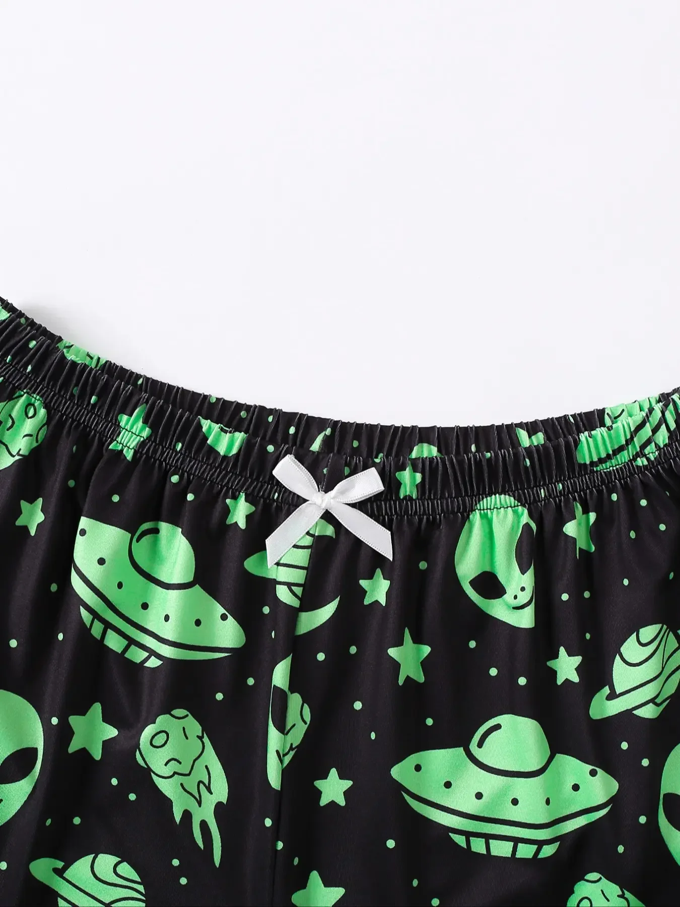 Women\'s Cartoon Alien & UFO Print Casual Frill Trim Pajama Set Round Neck Backless Crop Cami Top & Shorts Summer Nightwear