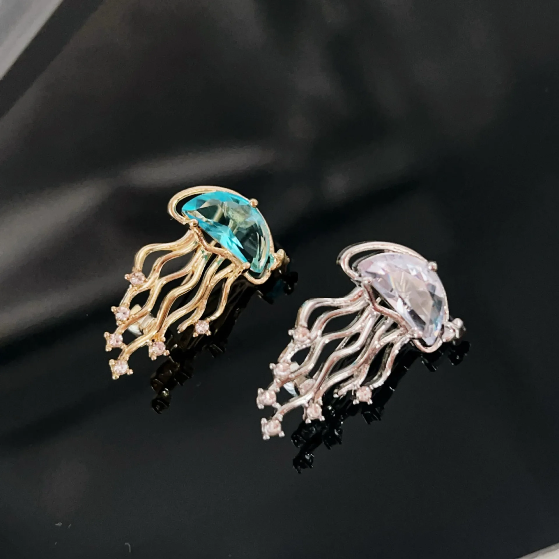Exquisite Jellyfish Brooch for - огляд і ціна Embroidery Whale