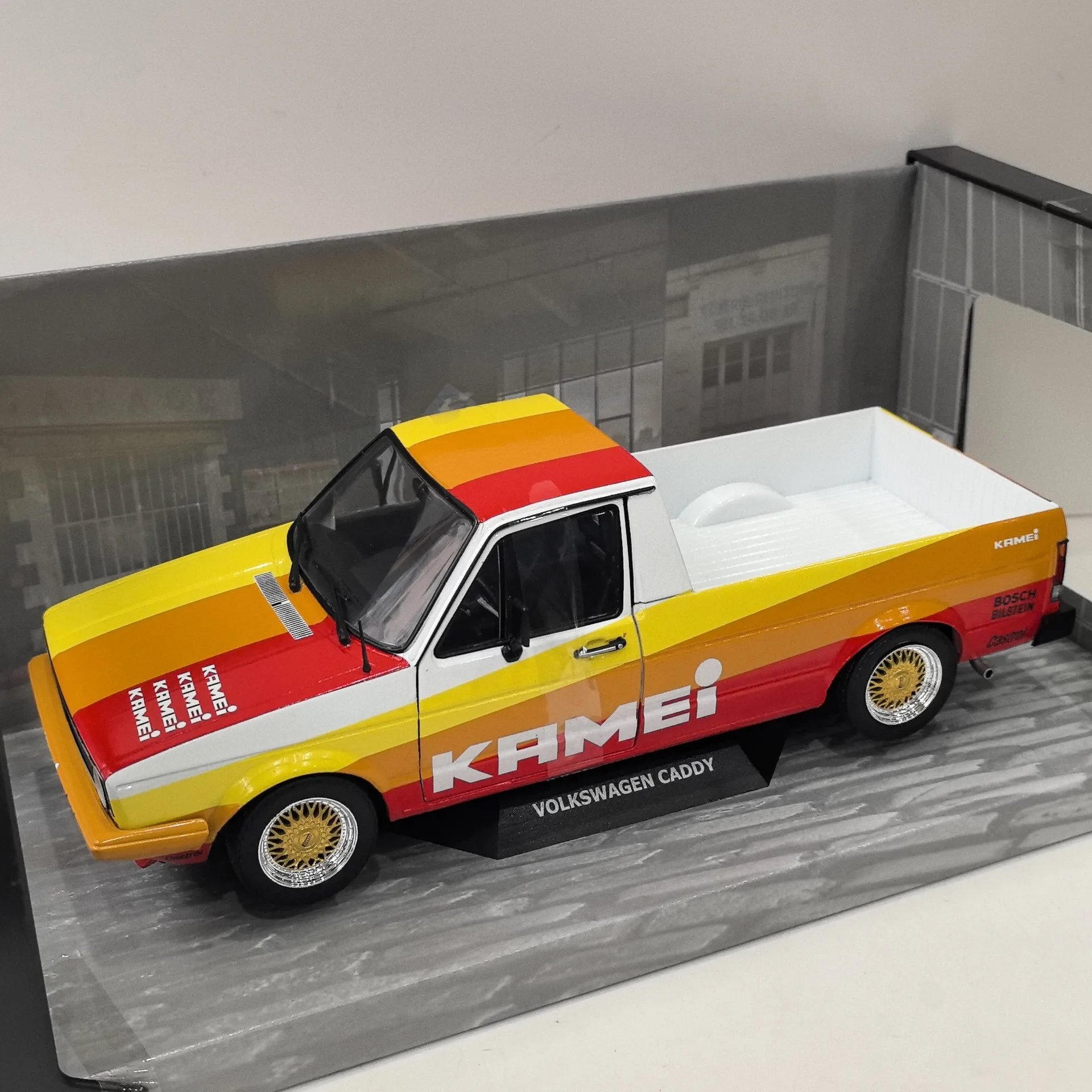 

Diecast SOLIDOS 1:18 Scale VW CADDY Q8R8 Alloy Car Model Collectible Toy Gift Souvenir Display Ornament