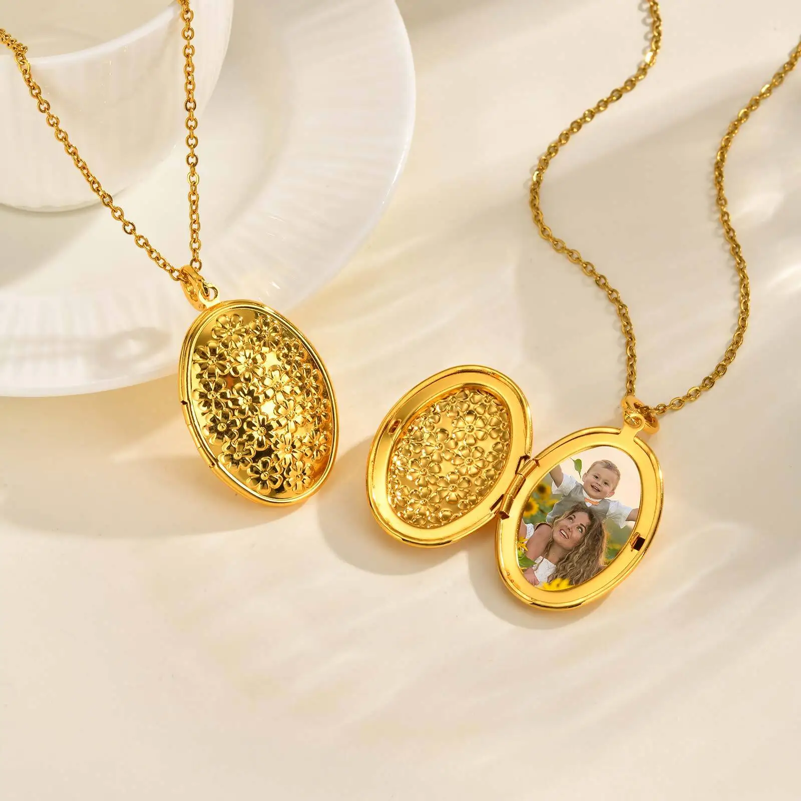 Oval Round Flower Locket Necklace that Holds Pictures Photo Locket Pendant Gifts for Women
