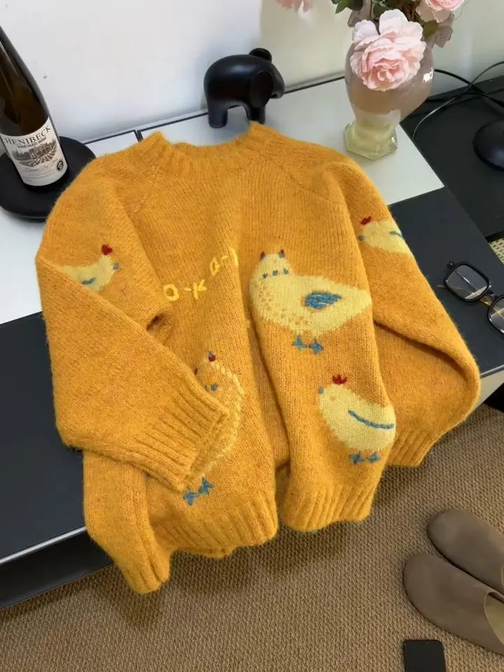 Sweater rajut wanita Korea retro warna kuning lembut bergaya kasual mewah dengan desain kartun