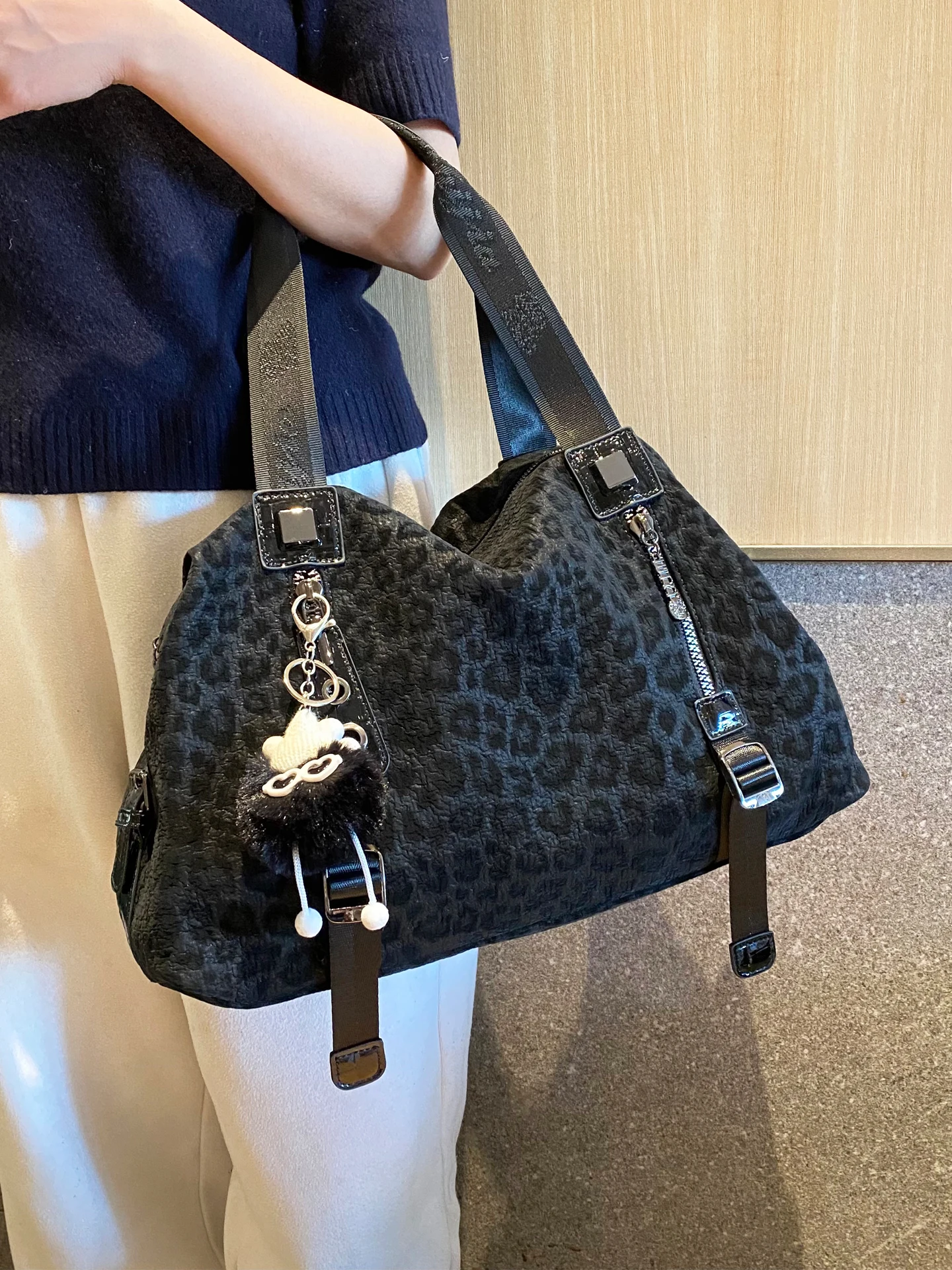 

Fashionable Leopard Print Tote Bag Dark Style High-End Soft Leather Single Shoulder Crossbody Bag Women's Handbag Large Capacity