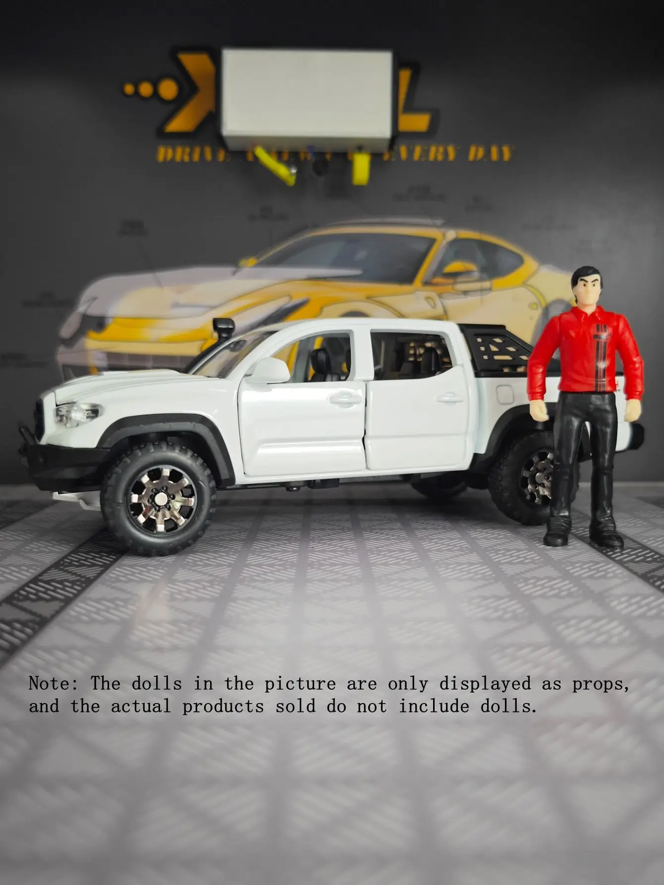 

1:32 модель пикапа Takuma из сплава, двери автомобиля и багажник капота, могут открыть детские игрушки, которые можно подарить в подарок друзьям