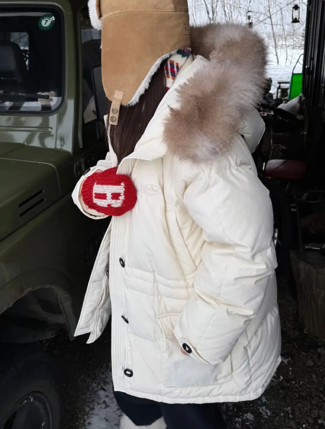 เสื้อโค้ทขนเป็ดแบบยาวปานกลางทรงหลวมสำหรับผู้หญิง รุ่น East Gate Rabbitskin Collar down Jaet ให้ความอบอุ่น เหมาะสำหรับกิจกรรมกลางแจ้งในฤดูหนาว