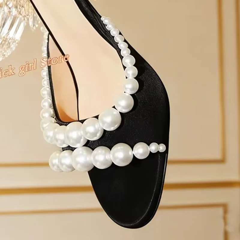 

Атласные женские свадебные туфли с жемчужным декором, черно-белые тапочки без шнуровки с открытым носком на шпильке, элегантные женские туфли для невесты