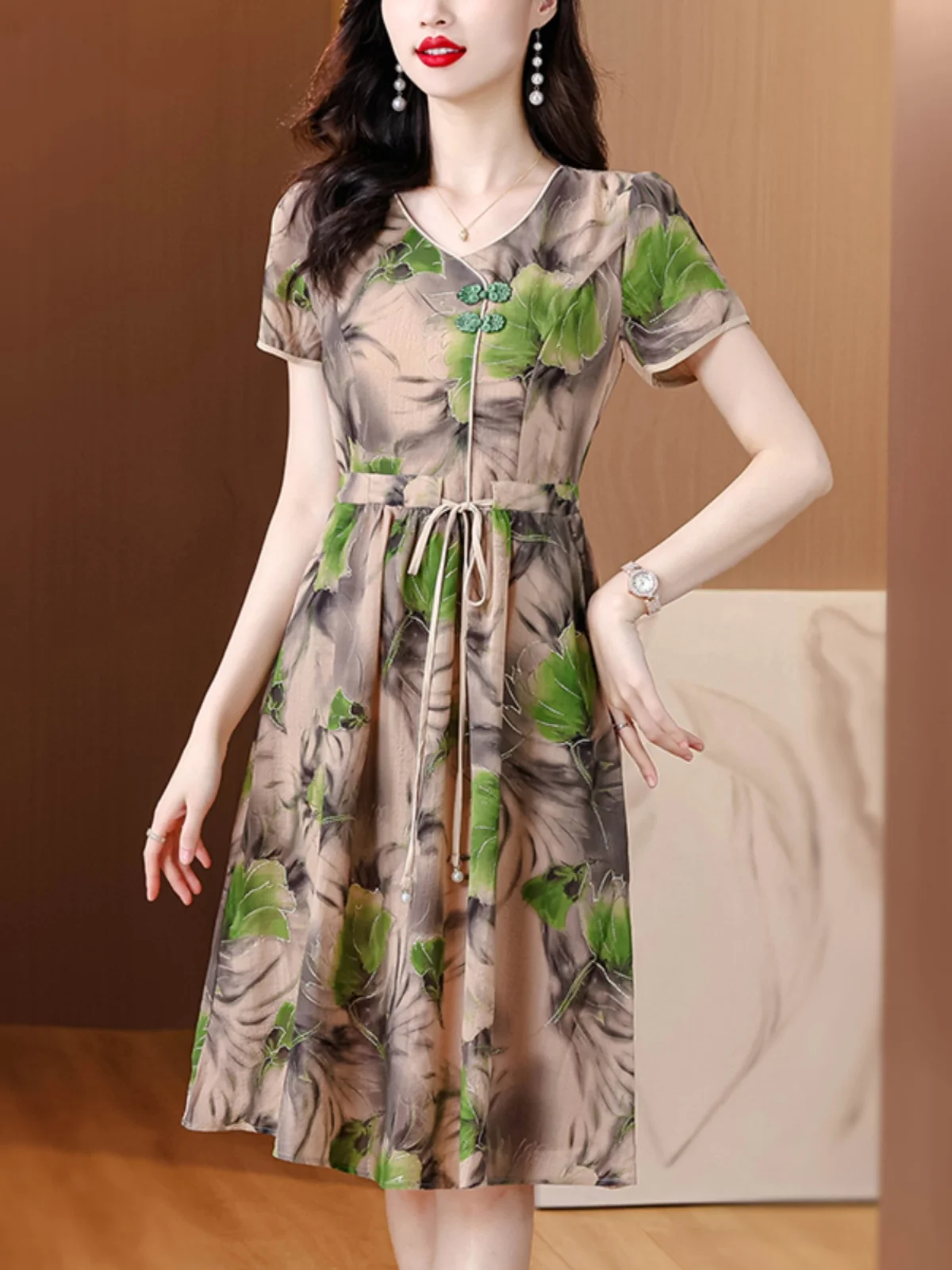 

Mom Skirt Summer Foreign Fashion 2024 New 50-year-old Middle-aged and Elderly Women's Summer Dress Short-sleeved Chiffon Dress