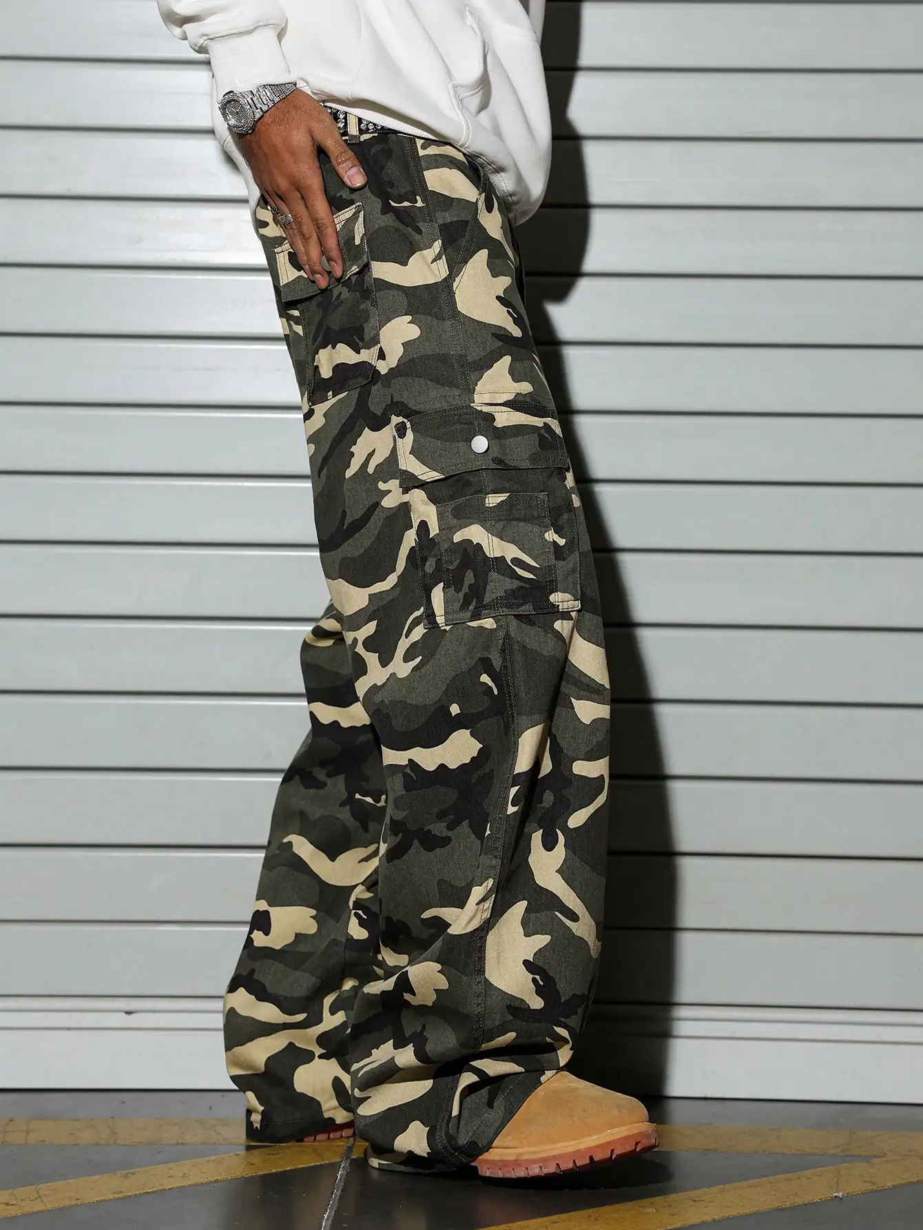 Men's Classic Woodland Camo Wide-Leg Cargo Pants with Multiple Flap Pockets, Y2K Hip-Hop Street Style Camouflage Denim Trousers view 2