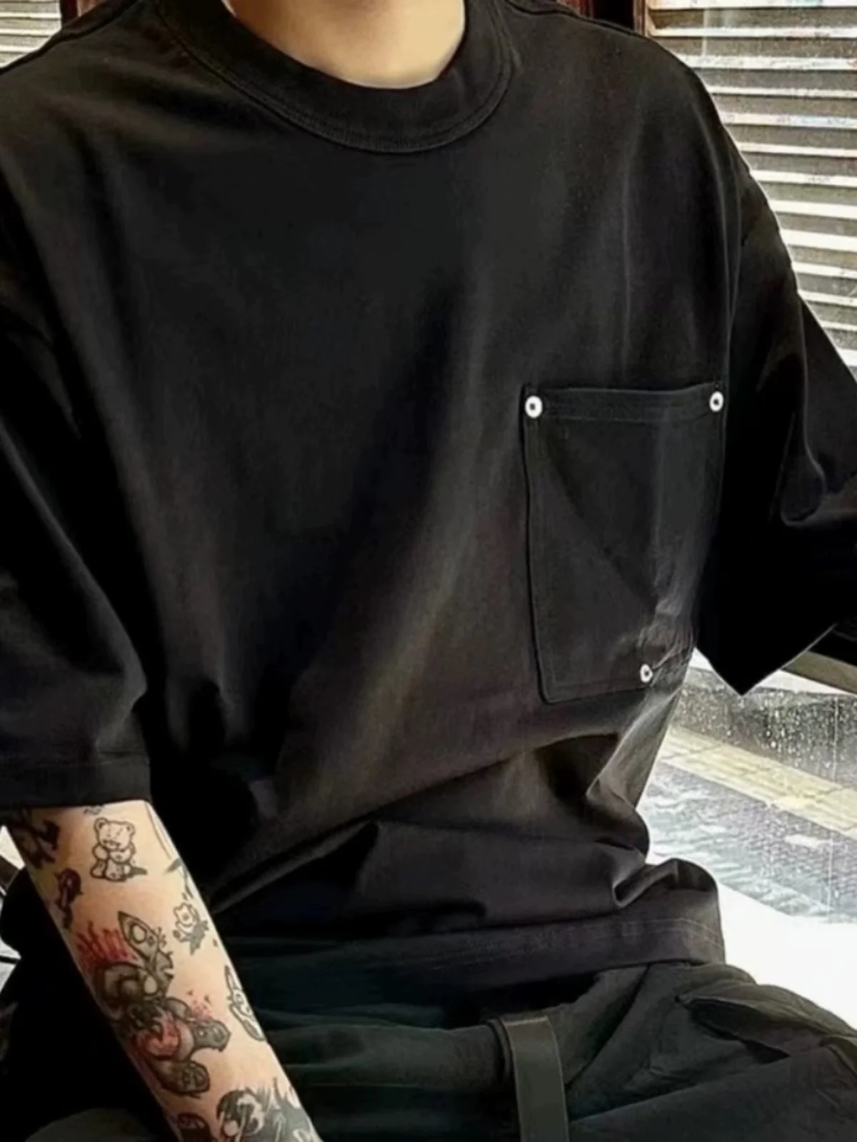 

Loose Fit ort Sve round Ne T-irt Men's Sle ket Design Breathable Cotton Summer New Arrival Faion for All
