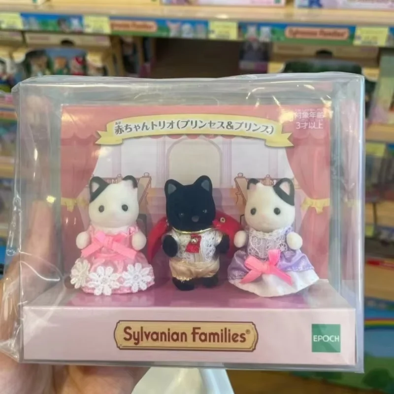 Nuevo conjunto de disfraz de princesa Príncipe de las familias Sylvanian, figura de acción, bonita equipo de tres muñecas, decoración de habitación, acompañamiento de juguete para padres e hijos
