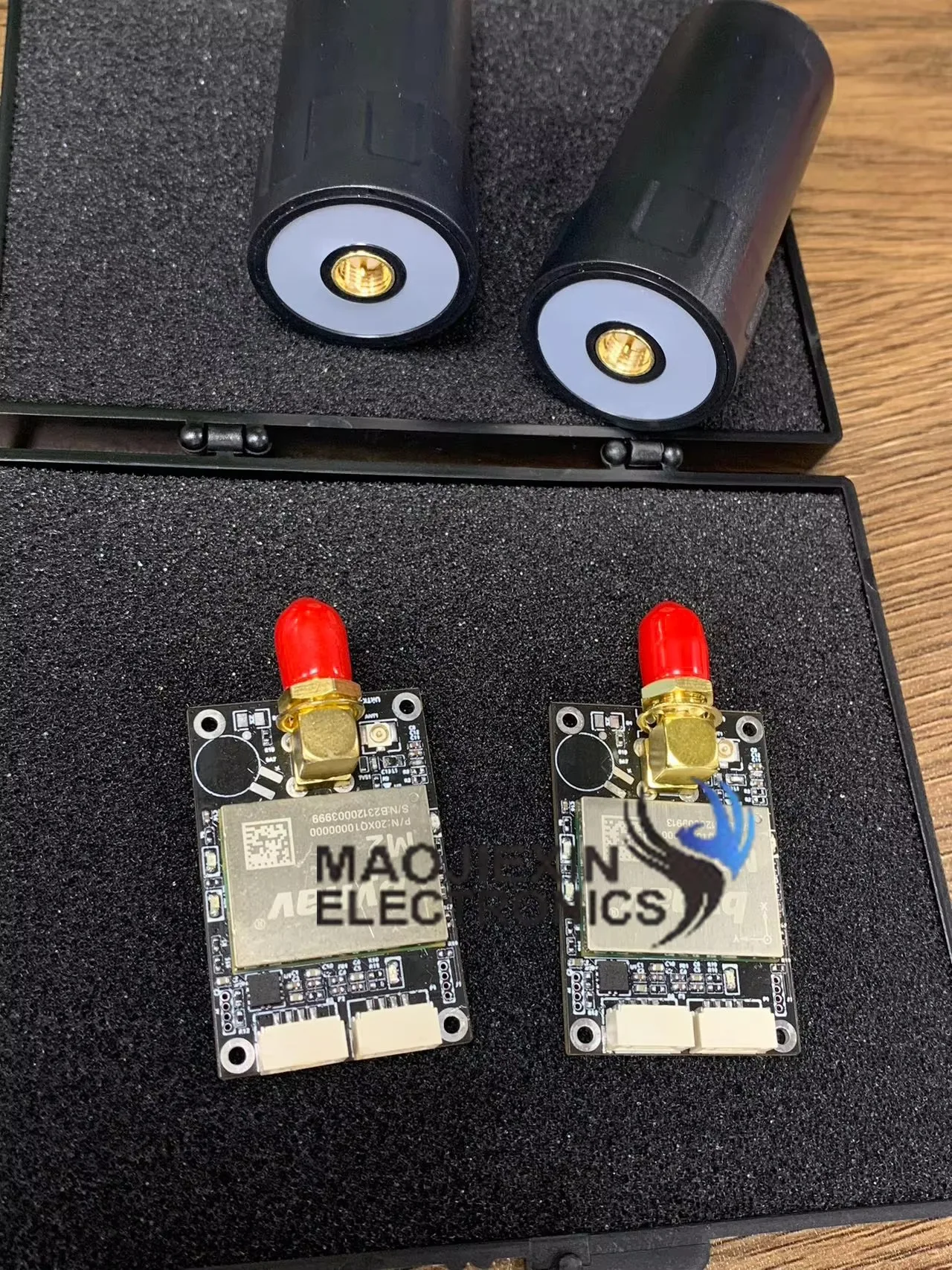 Antena helicoidal de alta precisão BY200 Bynav GNSS, suporta L1 L2 L5, pode ser usada para robôs de medição de UAV e condução não tripulada