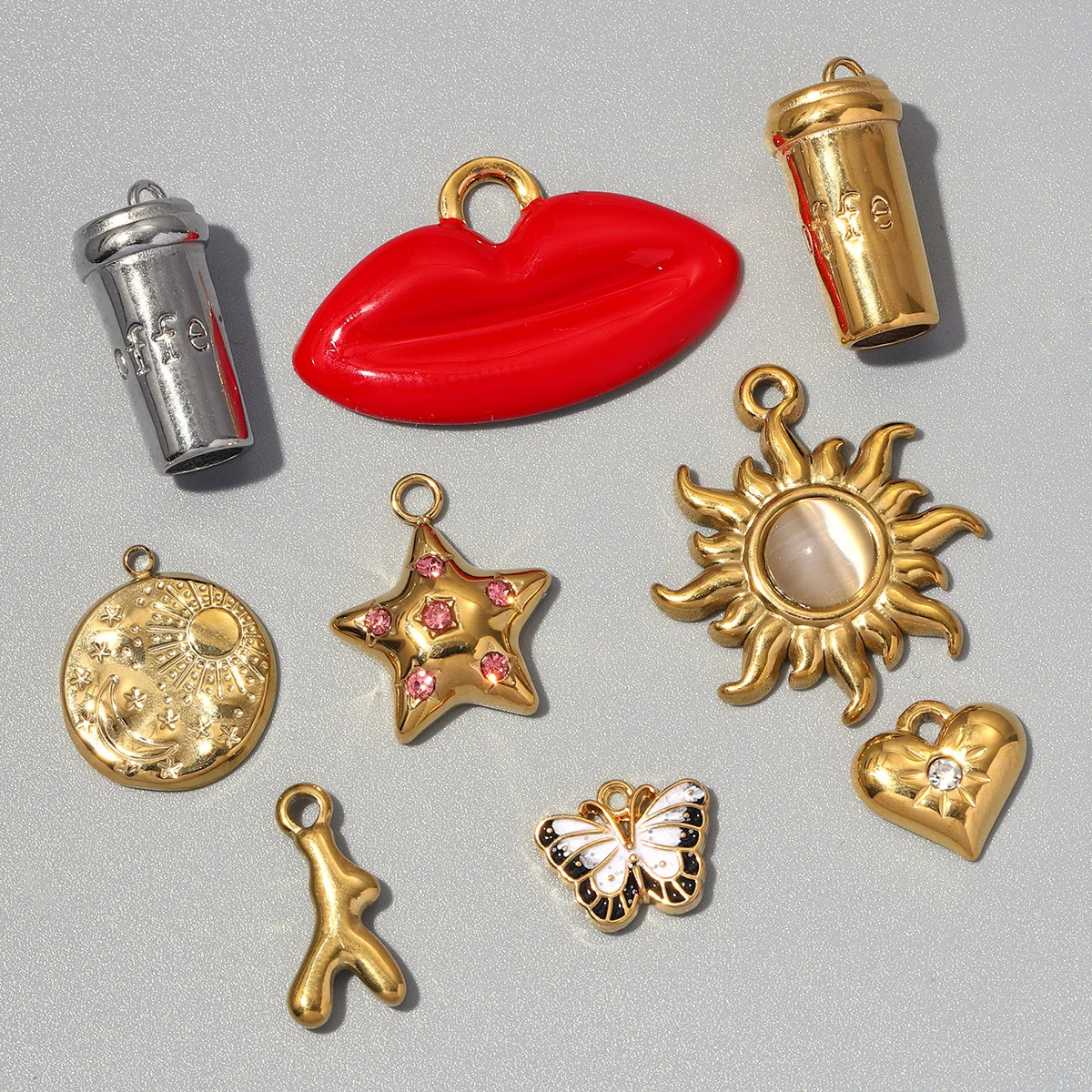 

3pcs/Lot Stainless Steel Heart Poker Cross Lip DIY Charms Coffee Cup Camera Necklace Pendants Woman Rainbow Jewelry Wholesale