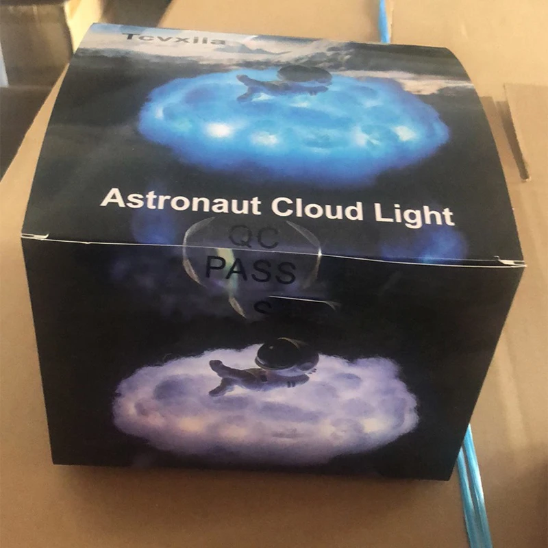 Hadiah Kreatif Anak-anak Dekorasi Astronot Resin Lampu Awan Putih USB Remote Control Sumber Lampu Malam Grosir