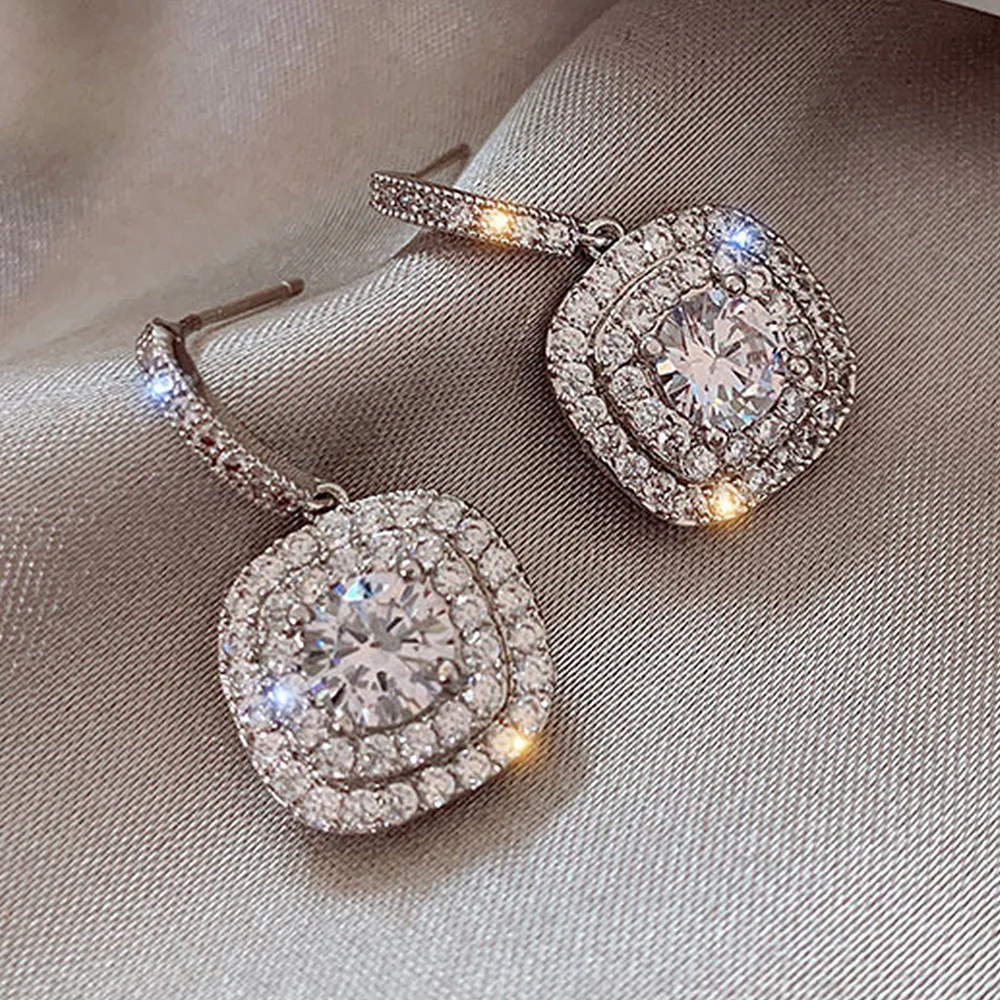 Huitan Mode Vielseitiges Design Damen Baumeln Ohrringe mit Kristall Zirkonia Silber Farbe Weibliche Ohrringe Hochzeit Schmuck
