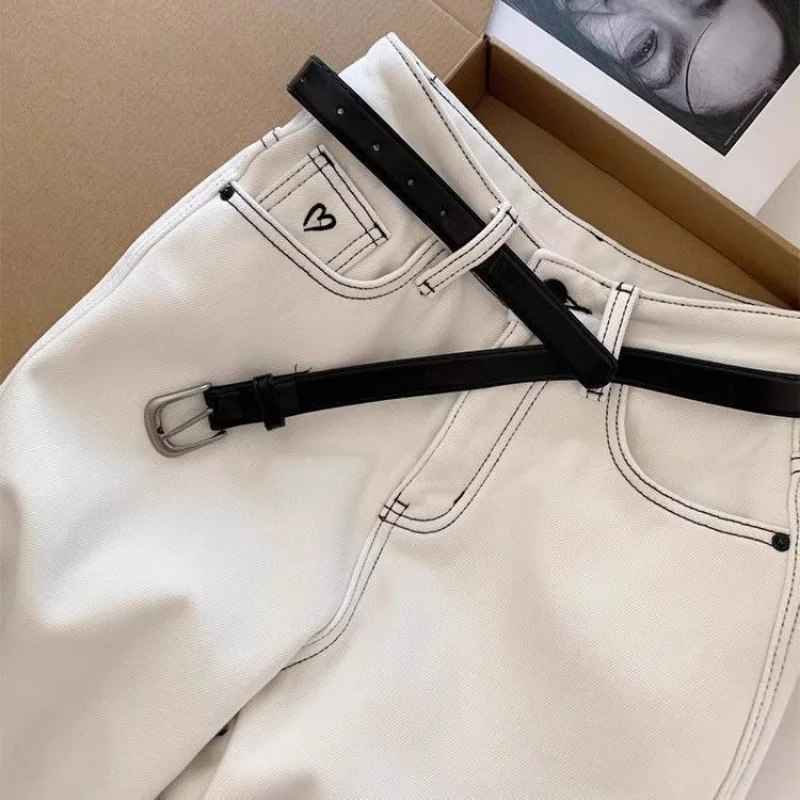 2025 Damen-Jeans, weiße Jeans, hohe Taille, Herz-Stickerei, Denim-Hose, Gürtel, lässig, schmale Passform, weibliche Mode-Hose
