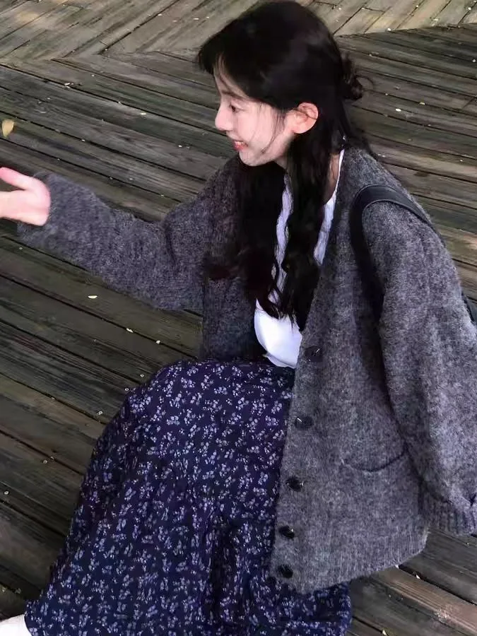 

Loose V-Ne ey Knitted Sweater Coat Women's Faion Early Autumn New Sle Comfortable Feel High-End Looking Top