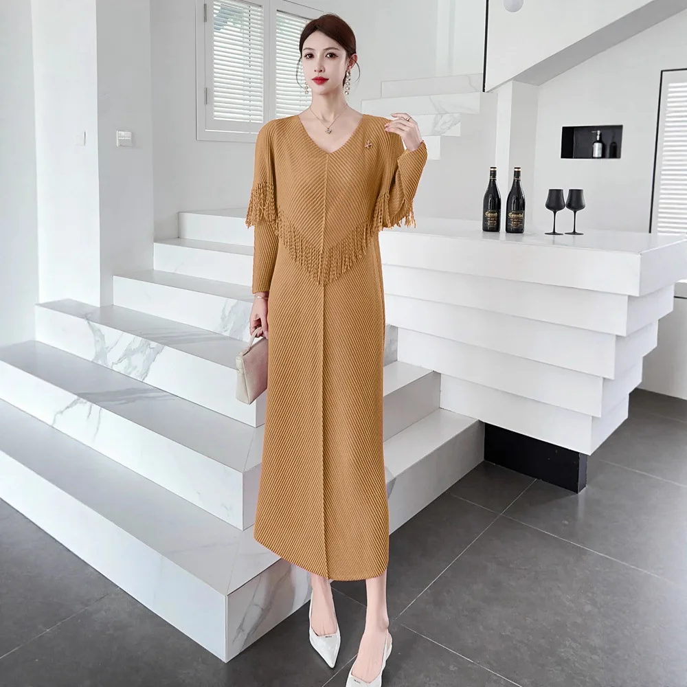 

Miyake French Pleated Large Size Dress for Women High-end Temperament Tassel V-neck Fish Scale Pleated Design Tassel Long Skirt