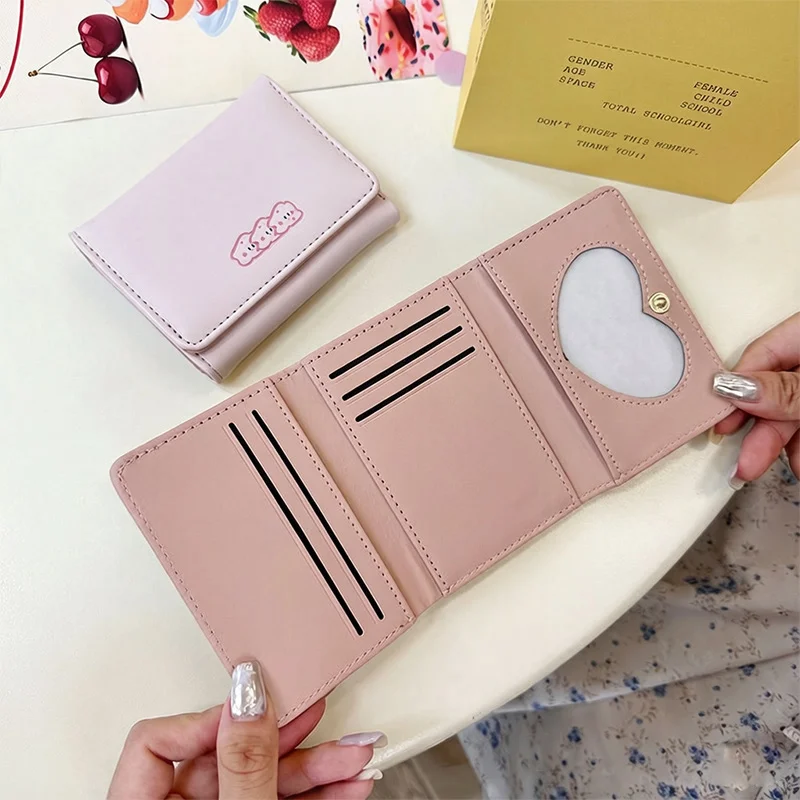 Portefeuille court à trois volets imprimé pain de dessin animé mignon, porte-cartes à bouton-pression avec fenêtre transparente en forme de cœur pour filles