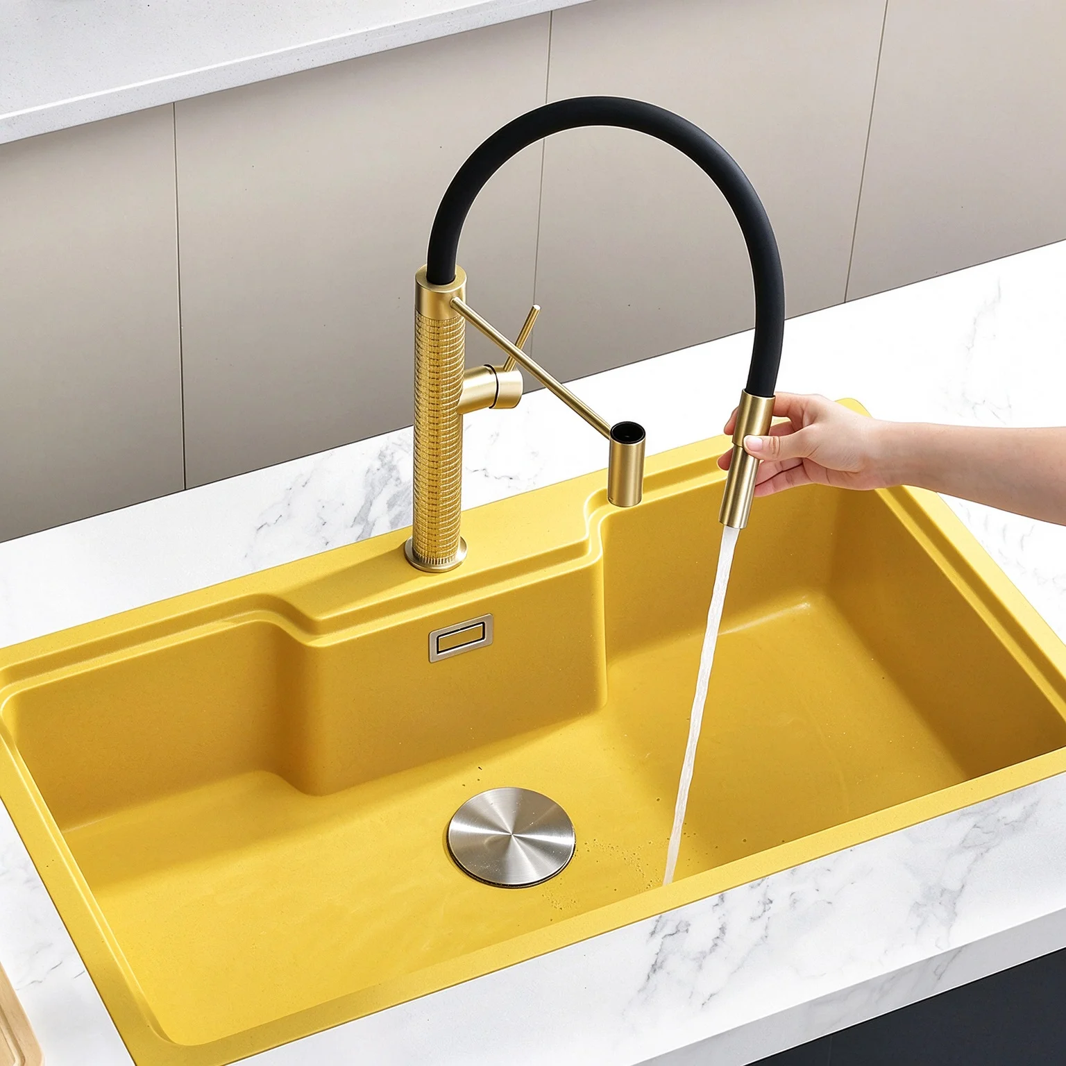 Single Handle Hot Cold Mixer Tap Solid Brass Kitchen Faucet Flexible Pull Out Sprayer 360° Swivel Kitchen Sink Faucet for Home