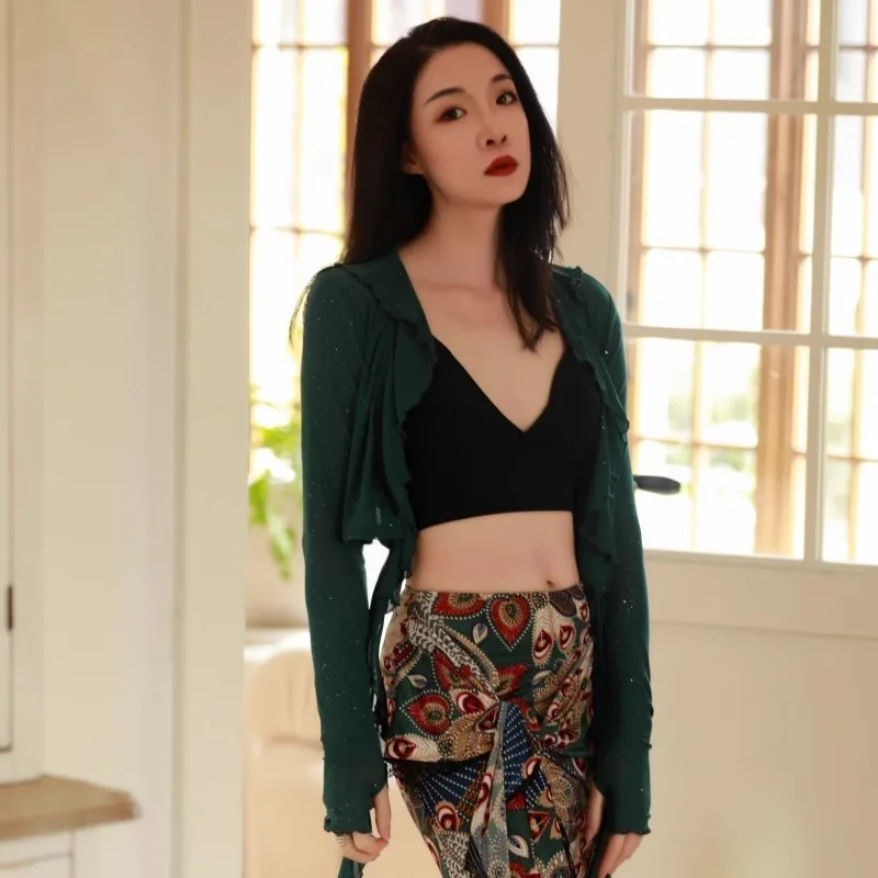 op maat gemaakte lotusblad rand onregelmatige sjaal Oosterse dans top woon-werkverkeer pailletten hoge elasticiteit buikdans tops oefenuniform