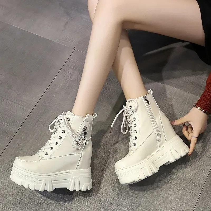 Nuevos botines de plataforma para mujer, zapatillas gruesas de invierno 2025, zapatos vulcanizados muy informales de 10CM de alto, botas cortas de cuero de alta calidad