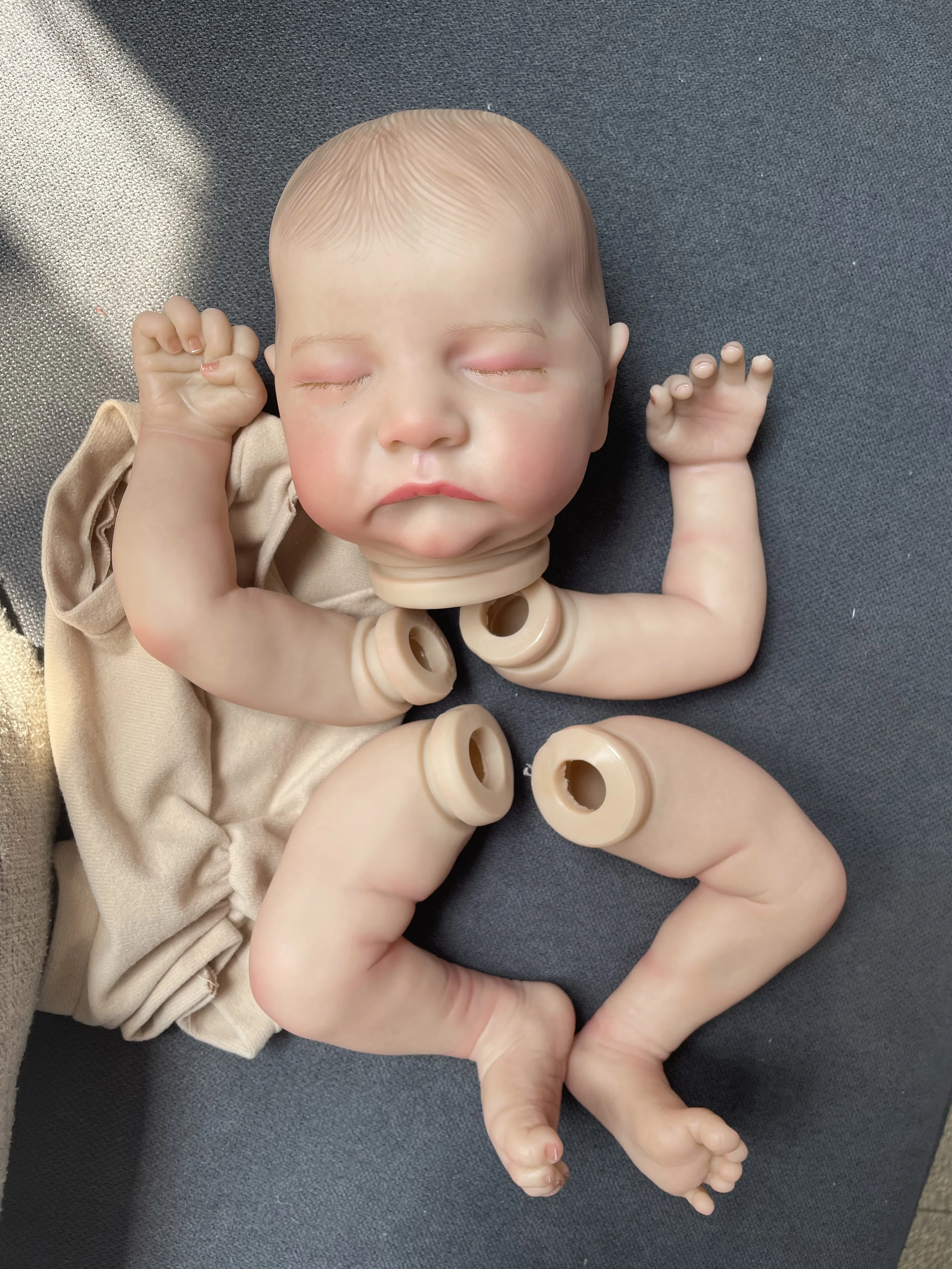 19 inch Levi Slapen Reborn Doll Kit Levensechte 3D huid Meerdere Lagen Schilderen Pop Onderdelen Met Zichtbare Aderen Hand tekenen Haar