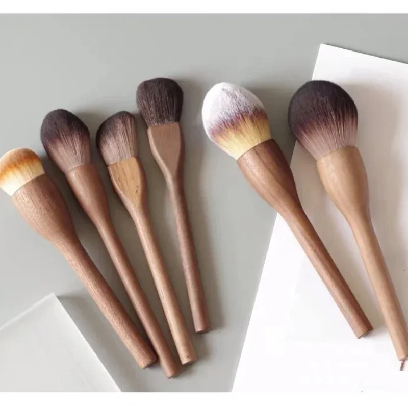 New 1Pcs European Vintage Wood Handle Makeup Brush High Quality Walnut Loose Powder Blush Foundation Contour Brush Super Soft