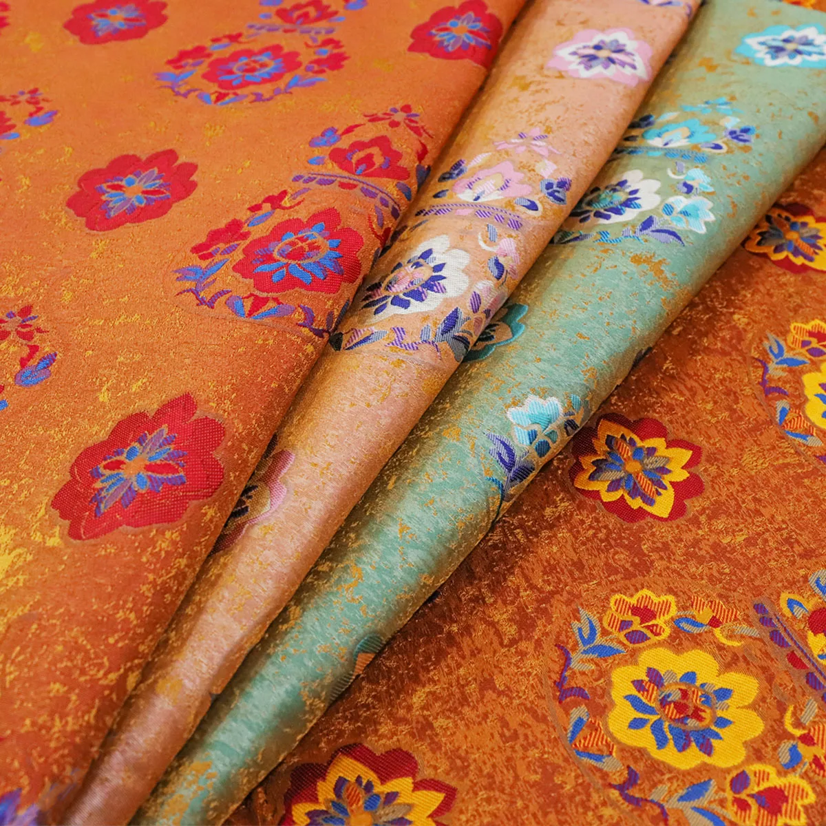 

High Density Gold Thread Jacquard Song Brocade Cloth, Oriental Vintage Satin Fabric for Dress Making