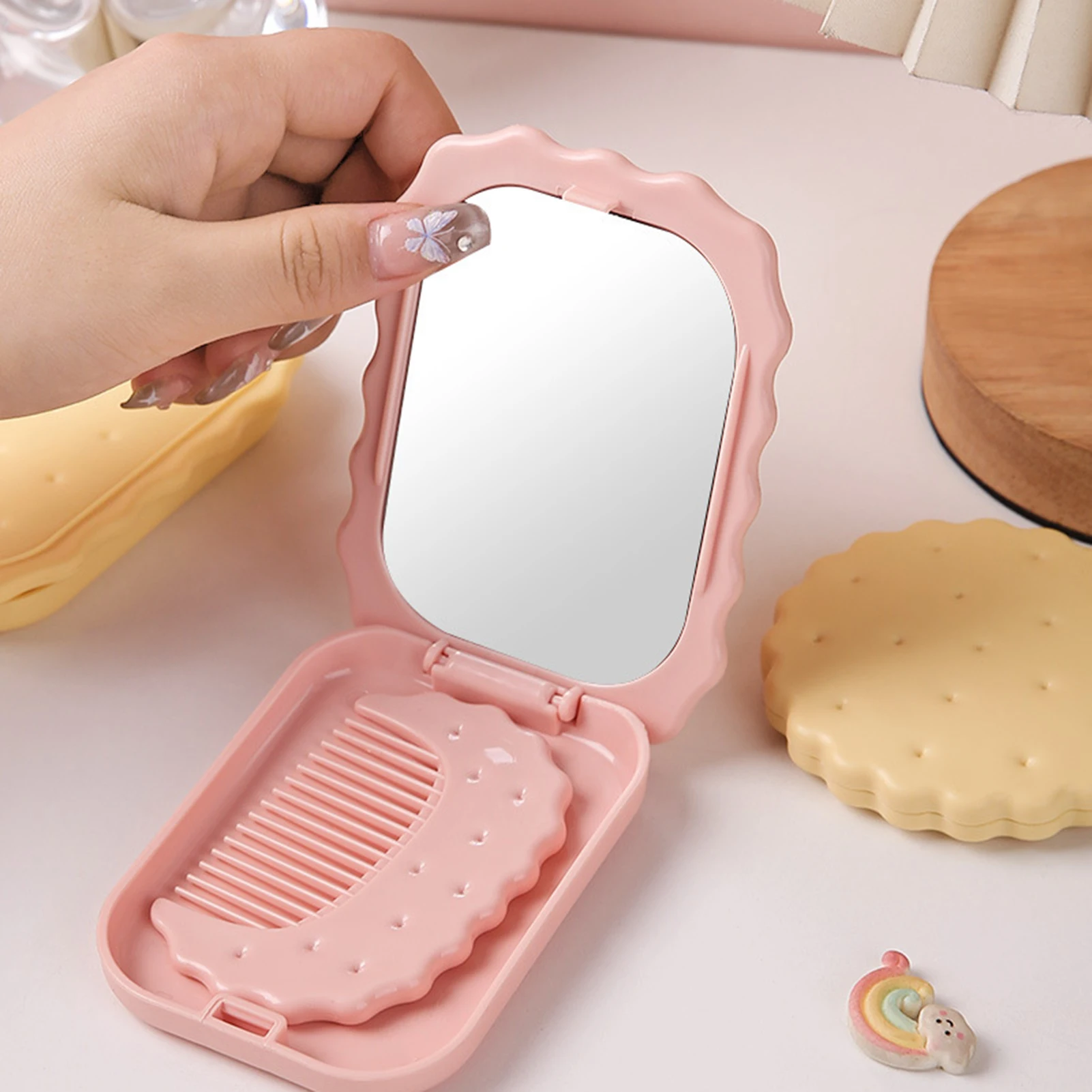 Cute Pink Cookie Shaped Mirror Folding Handheld Mirrors With Comb One-Sided Makeup Mirror Set Makeup Gift for Women Girls