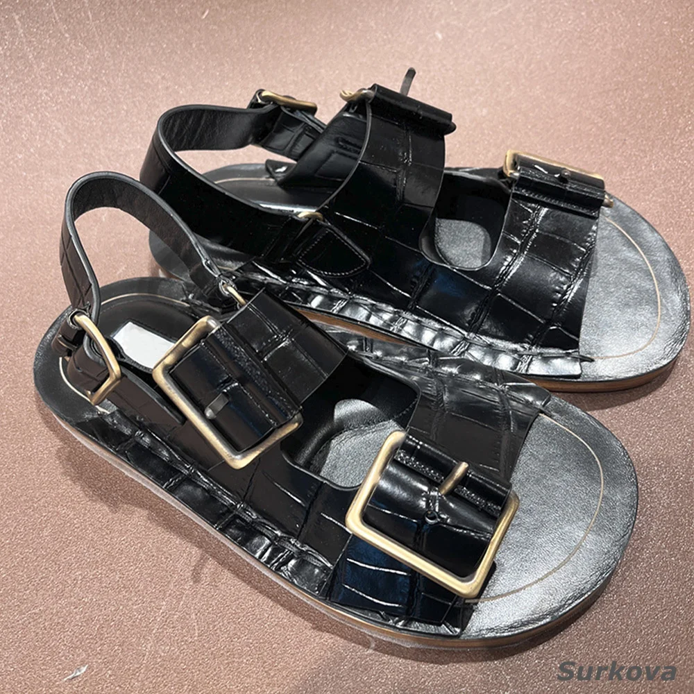 

2023 Summer New Fashion Open Toe Slotted Buckle Flat Sandals Metal Round Toe Casual Black Beach Roman Shoes Shallow Back Strap