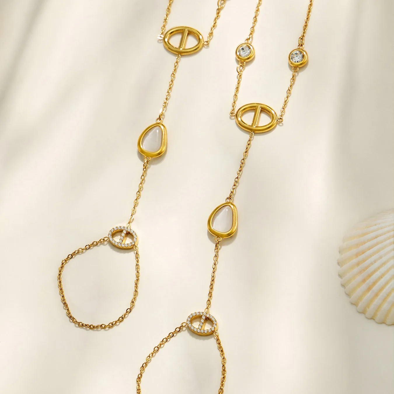 Zierliches Handkettenarmband für Damen, Edelstahl-Handkettenarmbänder, 18k vergoldetes Armband, rundes Zirkon-Charm-Armband – Detail 8