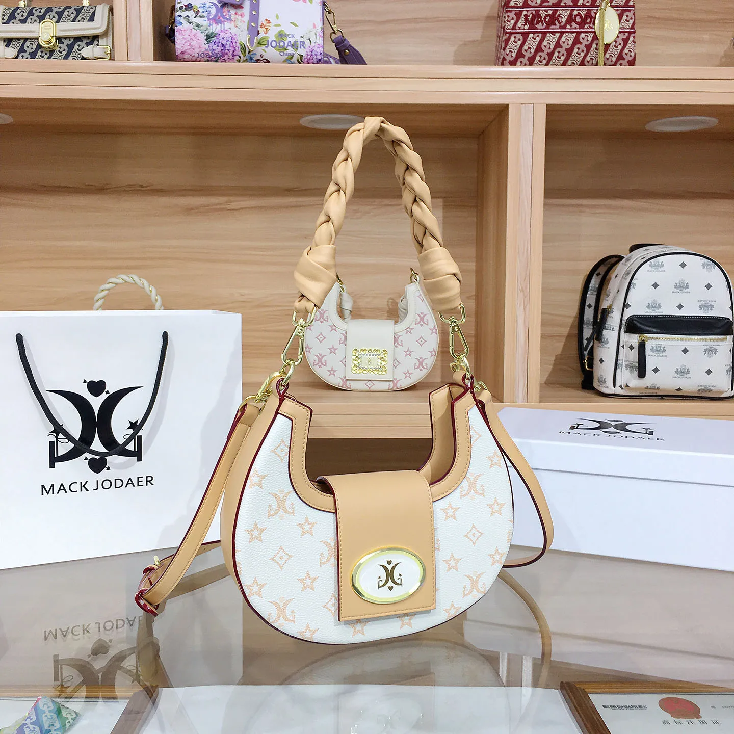 

Vintage Luxury Elegant Diaper Bag For Women Minimalist Designer Leather Large Capacity Stylish Fashion Shoulder Bag