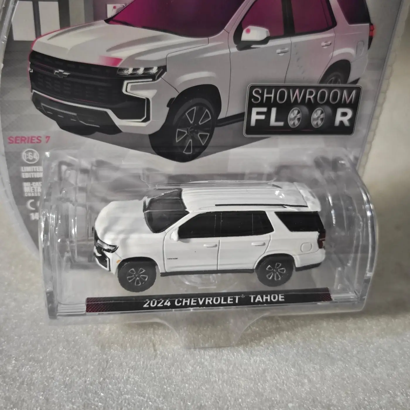 GreenLight 1:64 Showroom Floor Series 7 - 2024 Tahoe White Diecast Alloy Car Model Collectible Gift