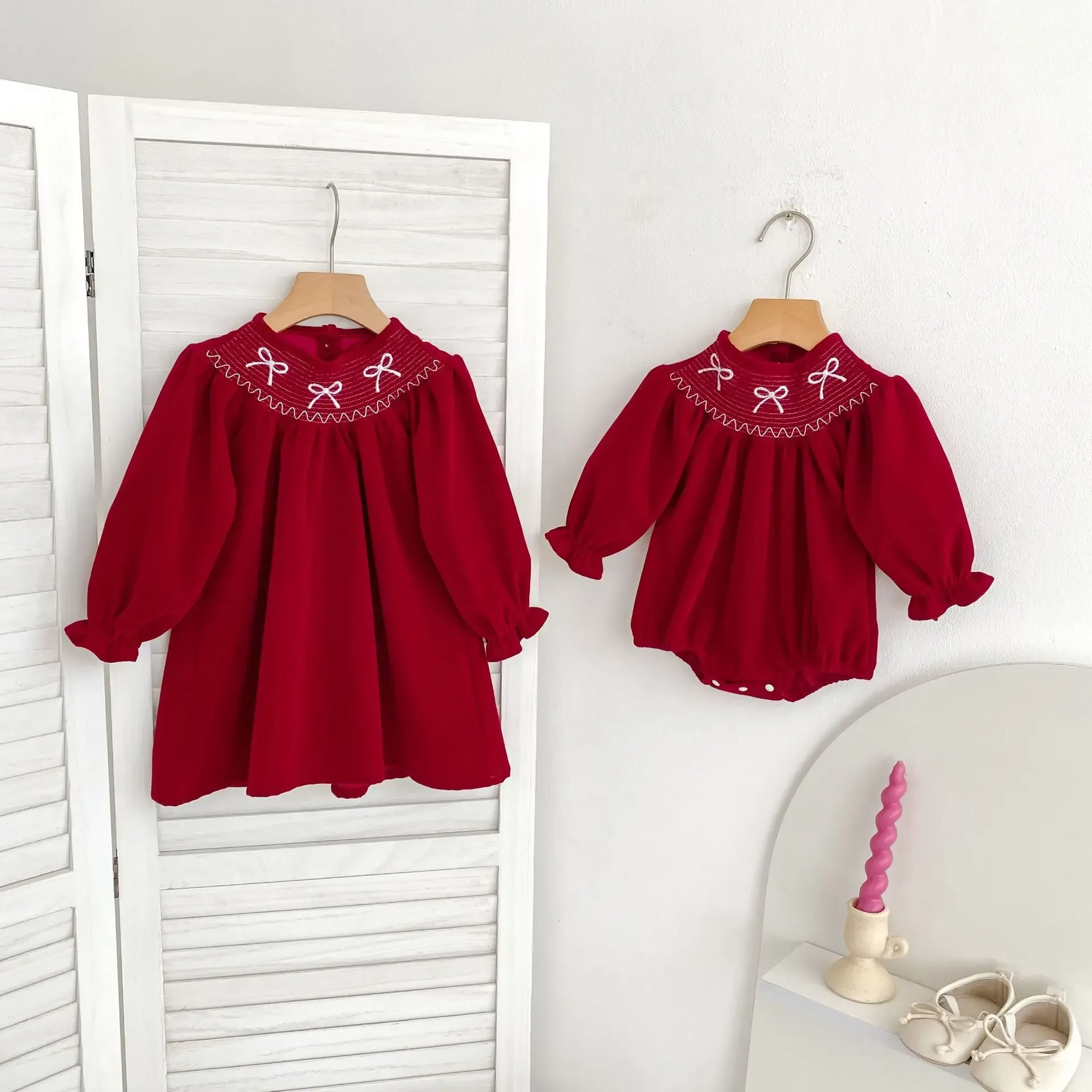 

2025 Baby Girl Sister Matching Outfits 0-2Y Red Bowknot Embroidery Dress Romper Kids Birthday Casual Holiday New Year Clothes