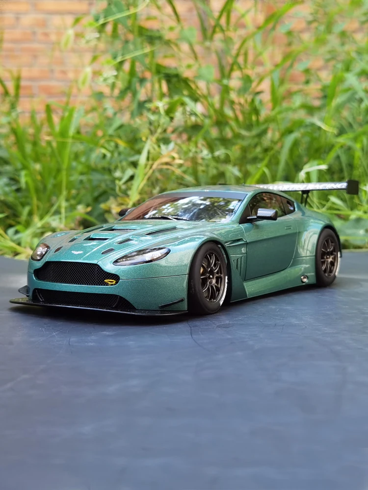 AUTOART 1:18 Aston Martin VANTAGE V12 GT3 Sports car Model