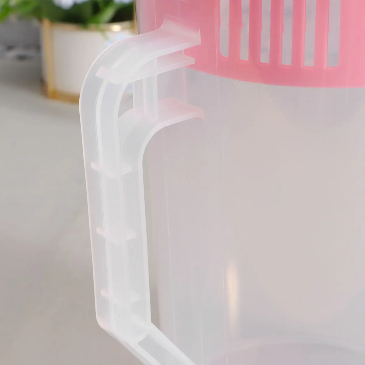 

Plastic Water Pitcher Cold Kettle Scale Beverage Drinks Pink Safe Lid Hot Resistant Easy Clean Indoor Outdoor Bar Soy
