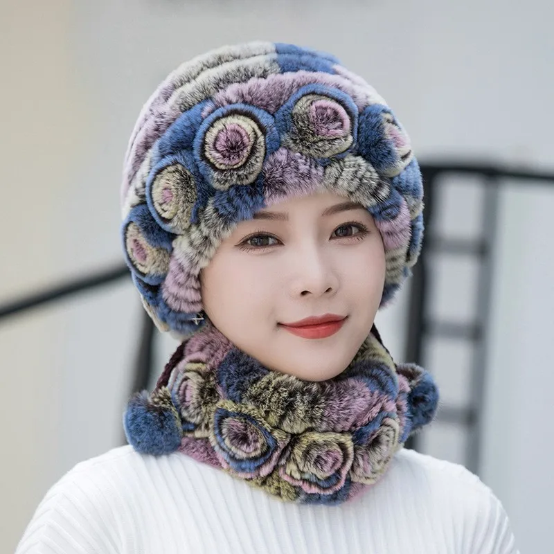 A set of ear-protecting hats and scarves for middle-aged elderly mothers to keep warm in autumn winter made fur