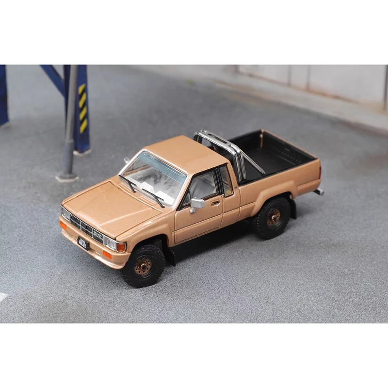 GCD Diecast schaal 1:64 1985 Hilux 4e generatie (N50) SR5-versie Legering automodel Statische weergave Collectibles Boy Holiday Gift