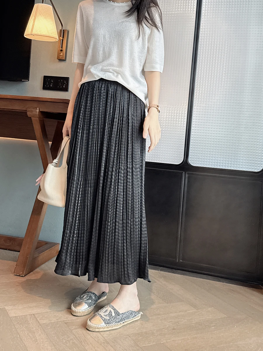

Silky Smooth Cornhusk Texture Skirt Elastic Waist Pleated Half-length Women's Fashion Spring 2026 Glimmering And Quietly Elegant
