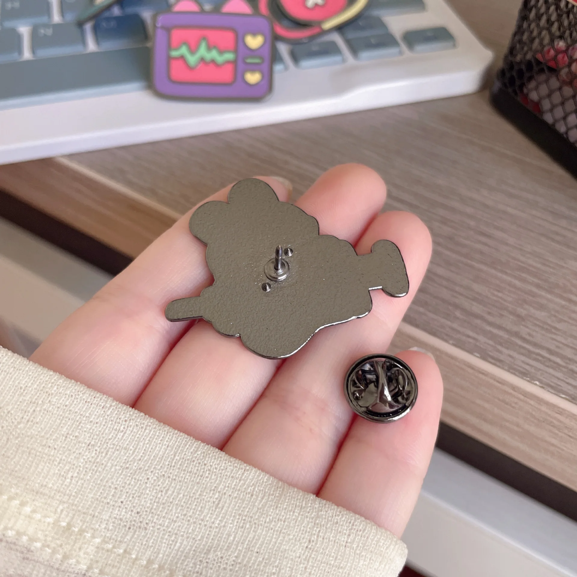 Sweet Medical Series Rabbit-shaped Brooches Cute Cartoon Style Custom Lapel Pins Versatile Alloy Badge Clothing Accessories