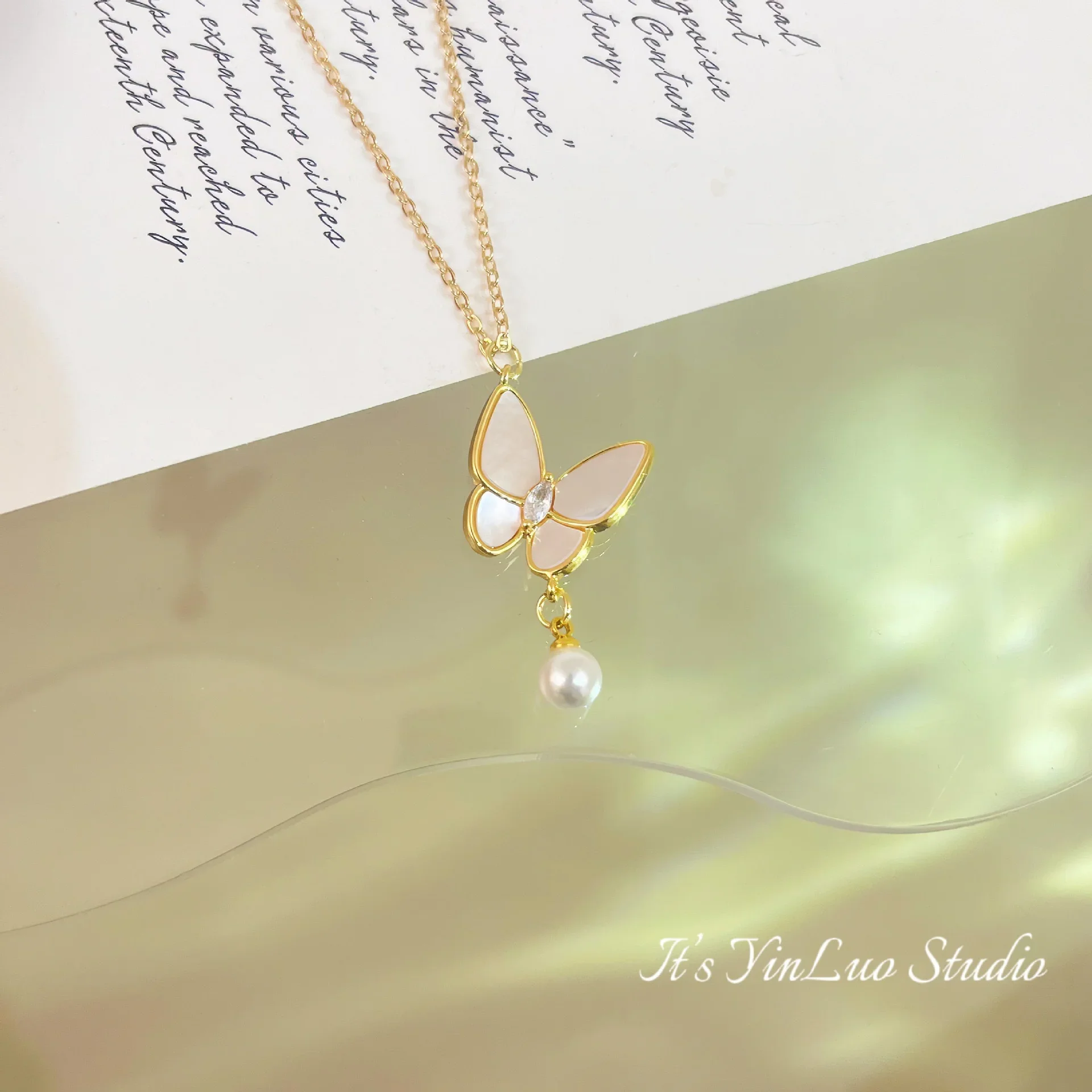 

Korean-style minimalist necklace for women, gold butterfly, niche Instagram-style collarbone chain Pet urn Pet memorial Urn