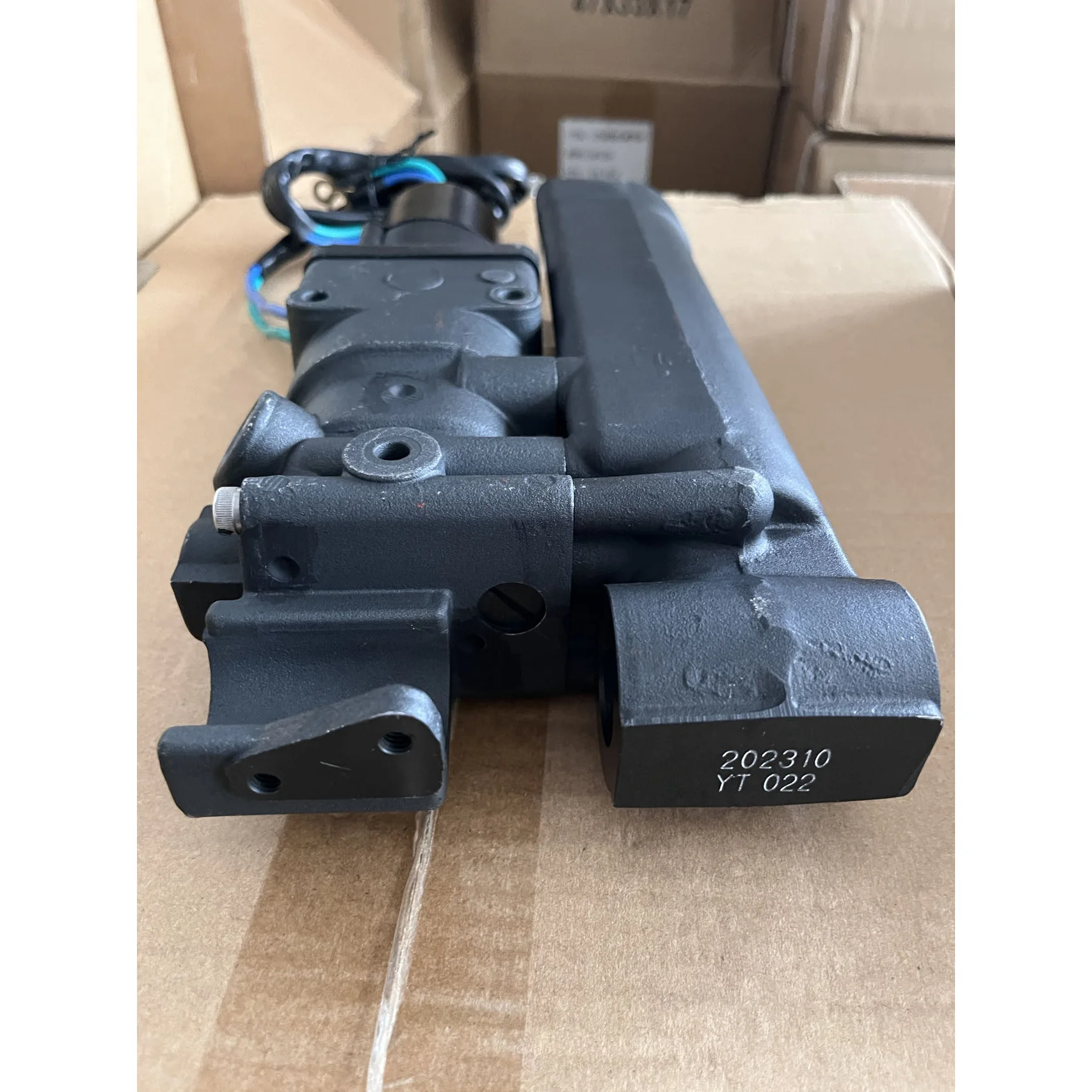 65W-43800 For Yamaha outboard 2T 25HP 30HP 40HP 4T F20 F25 electrically actuated hydraulic tilt and trim unit 65W-43800-02-4D