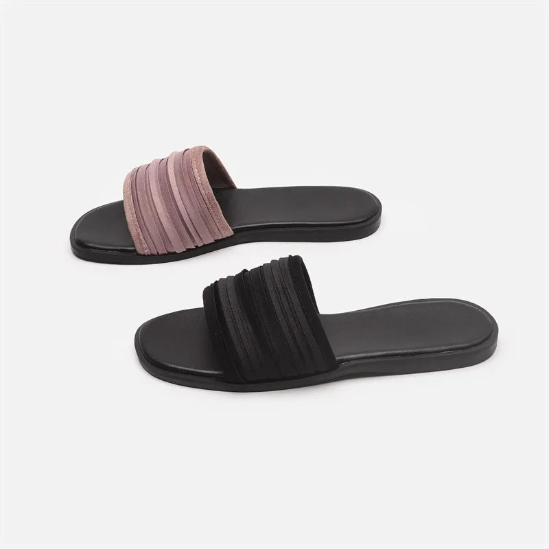 

Wrinkled face beach cool flip-flops open toe flat lady