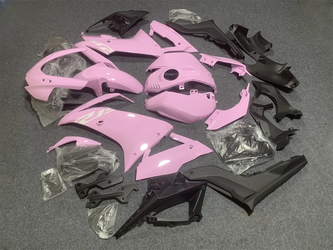 مجموعة هدايا الدراجة النارية مناسبة للدراجة النارية R15 2019 2020 2021 2022 2023 2024 R125 19 2021 22 23 هدية وردية